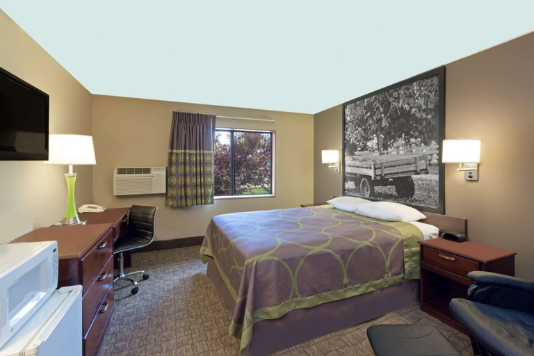 Bedroom 3, Super 8 by Wyndham Carroll, Carroll