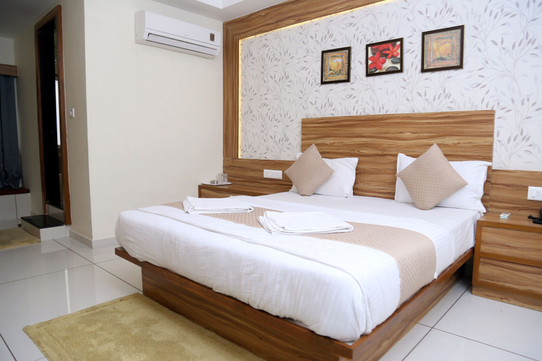 Bedroom 5, Hotel Shobhna Palace by Sky Stays, Ahmadabad