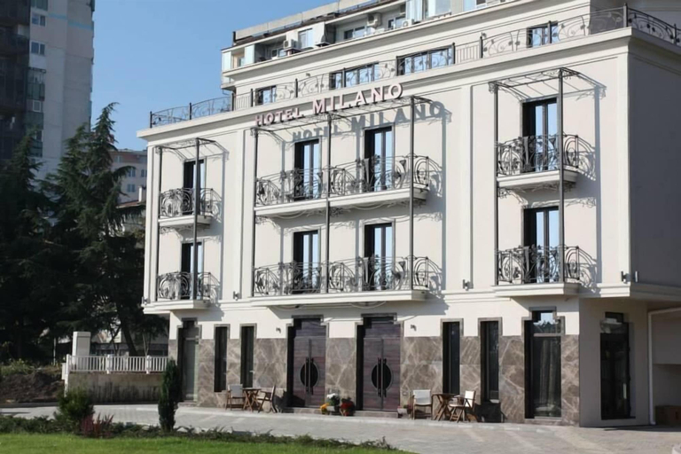 Exterior & Views