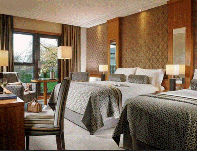 Bedroom 4, Newpark Hotel