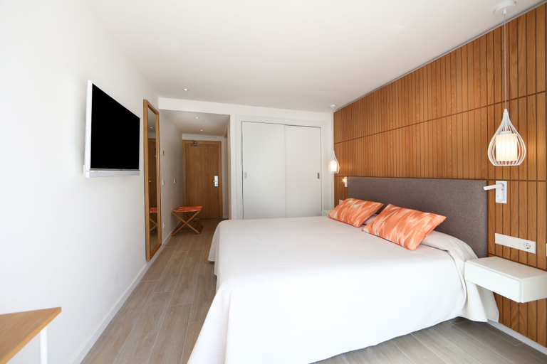 Bedroom 4, Iberostar Waves Playa de Muro, Baleares