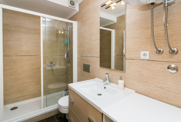 Bathroom 4, Apartments Carmelitta, Dubrovnik