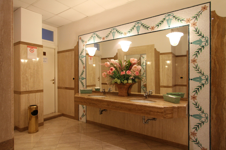 Bathroom 5, Hotel Promenade, Pescara