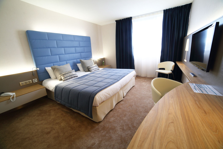 Bedroom 3, Hotel Plaza - site du Futuroscope, Vienne