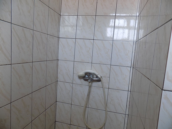 Bathroom 3, Sunrise Apartments Hotel, Fort Portal