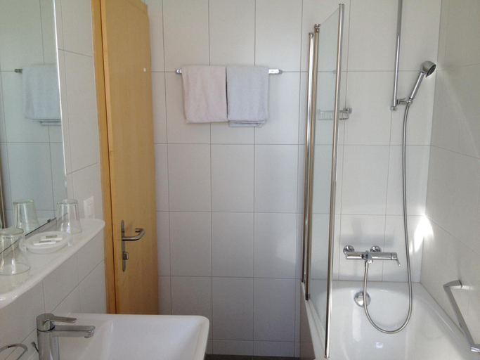 Bathroom 4, Hotel Schwarzsee, Visp