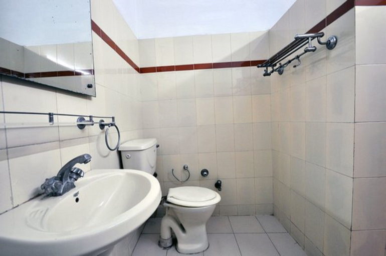 Bathroom 4, Hotel Raj Darbar, Amritsar