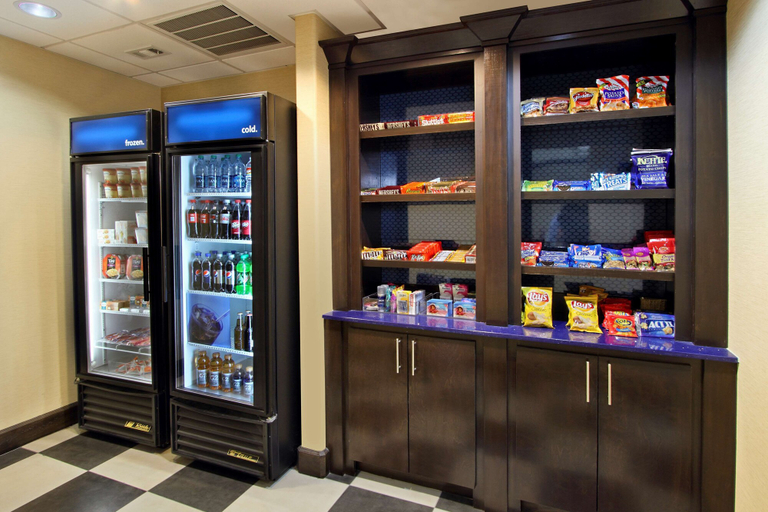 Food & Drinks 5, Hampton Inn Beeville, Bee
