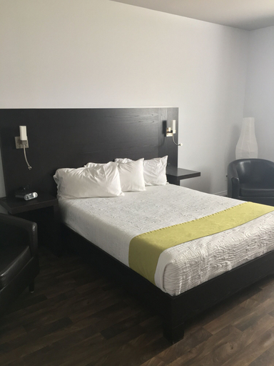 Bedroom 3, Hotel 1212, Témiscouata