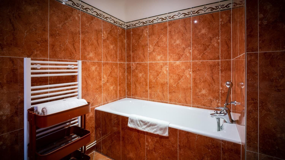 Bathroom 4, Hotel Des Deux Clefs, Haut-Rhin