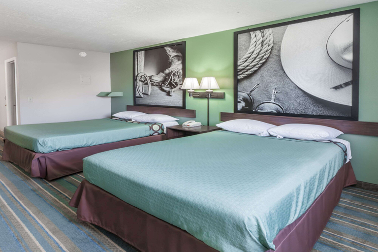 Bedroom 3, Super 8 by Wyndham Chickasha, Grady
