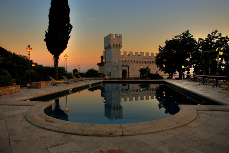 Castello delle Serre, Siena