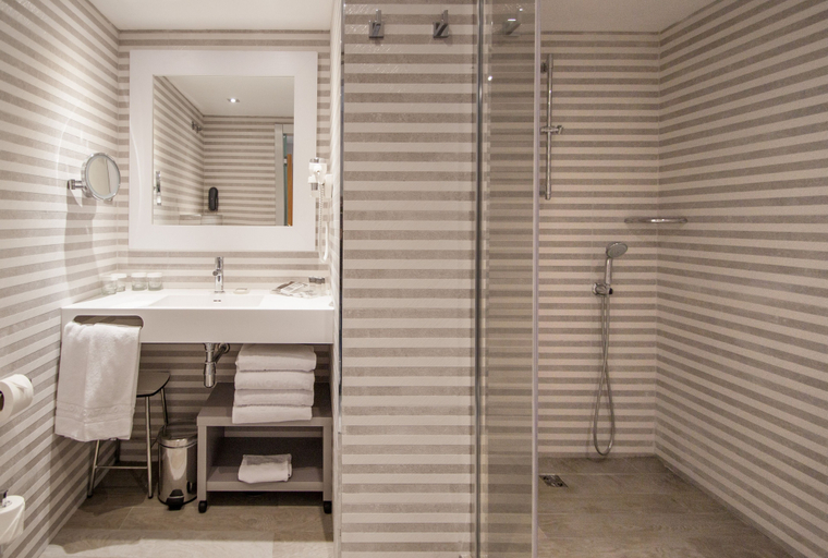 Bathroom 5, Catalonia Majorica Hotel, Baleares