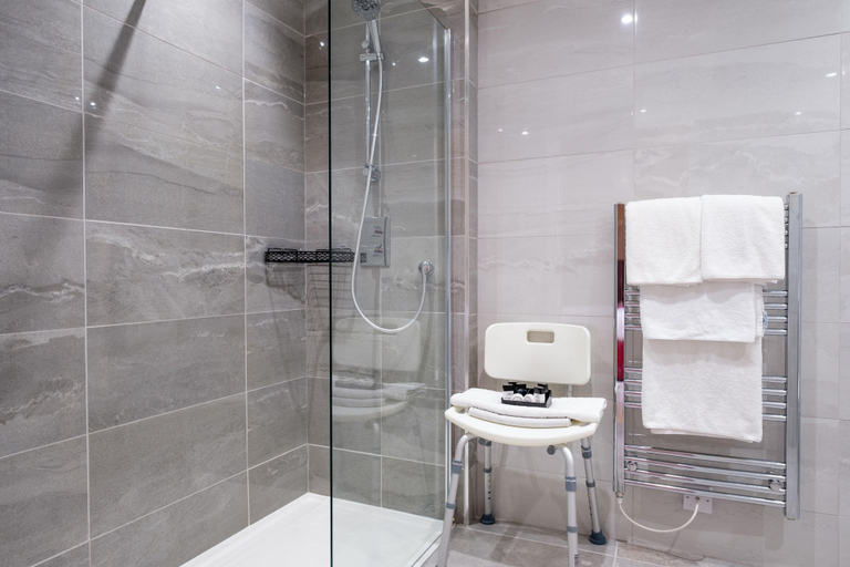 Bathroom 4, Best Western Lichfield City Centre The George Hotel, Staffordshire