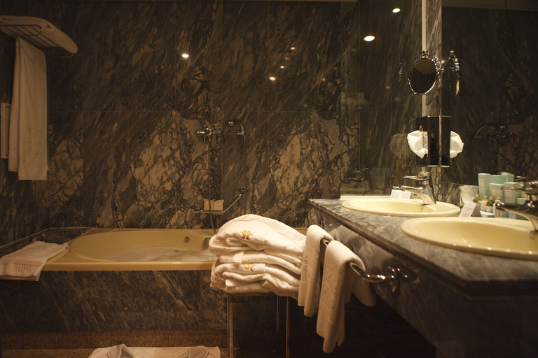 Bathroom 5, Parador de Segovia, Segovia