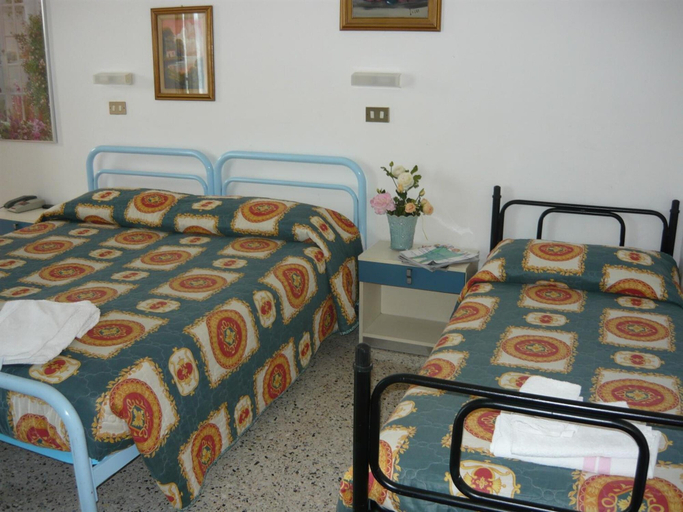 Bedroom 3, Hotel Acquazzurra, Rimini