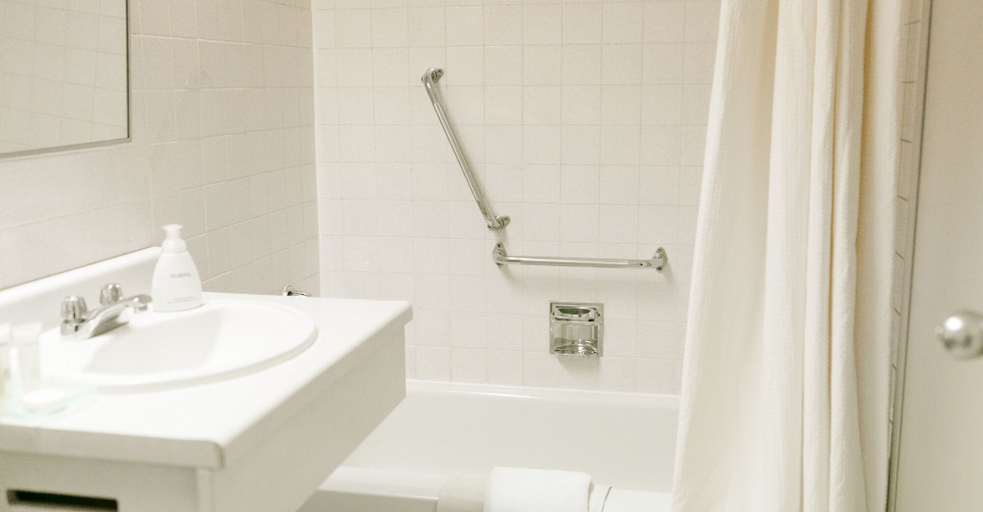 Bathroom 4, Victoria Inn Flin Flon, Division No. 21