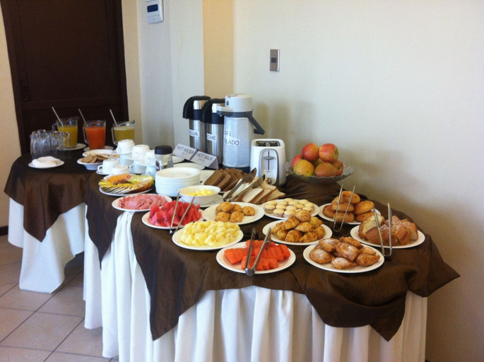 Food & Drinks 4, El Prado Hotel, Cercado