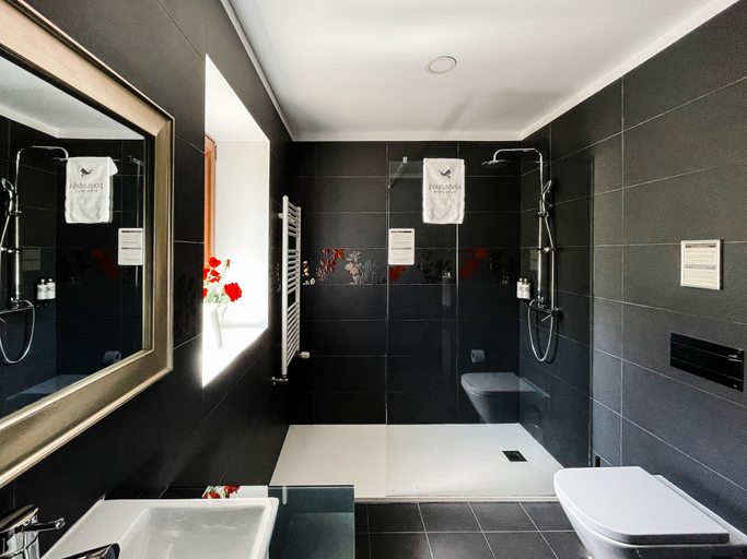 Bathroom 5, Pousadela Village, Vieira do Minho