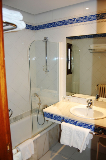 Bathroom 4, Parador de Olite, Navarra