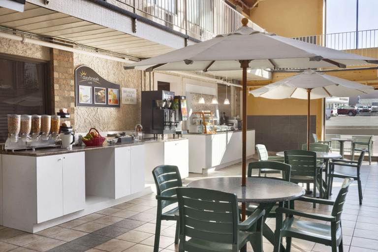 Food & Drinks 5, Days Inn by Wyndham Lethbridge, Division No. 2