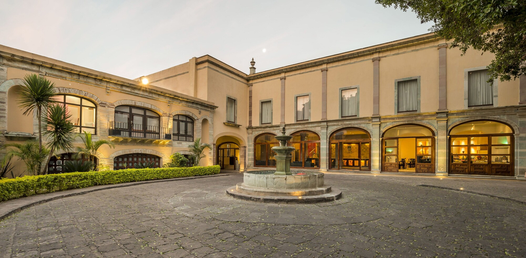 Exterior & Views