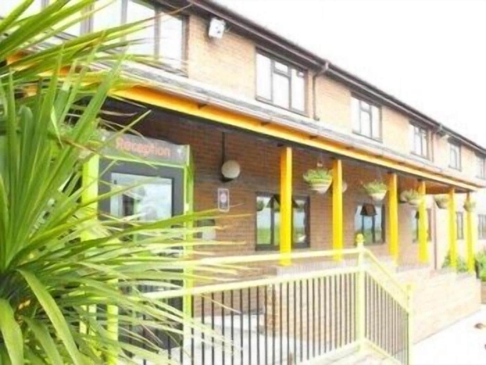 Exterior & Views 1, Happy Guests Lodge, Cheshire West and Chester