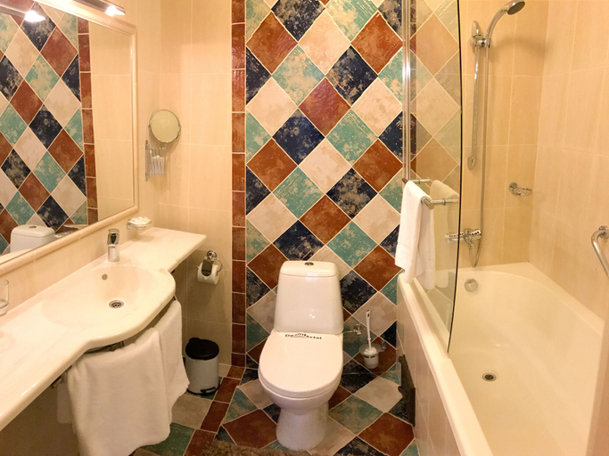 Bathroom 3, Komilfo Hotel