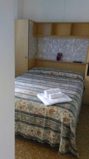 Bedroom 3, Albergo Trilli, Savona