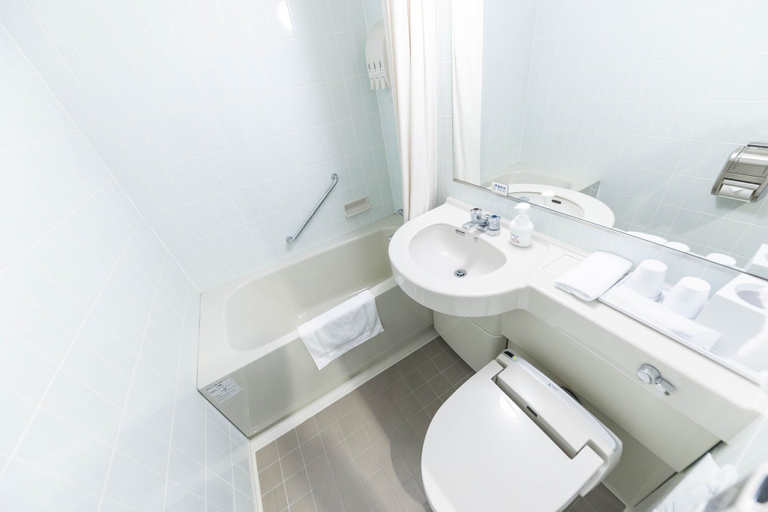 Bathroom 4, Hotel Nami, Kumano