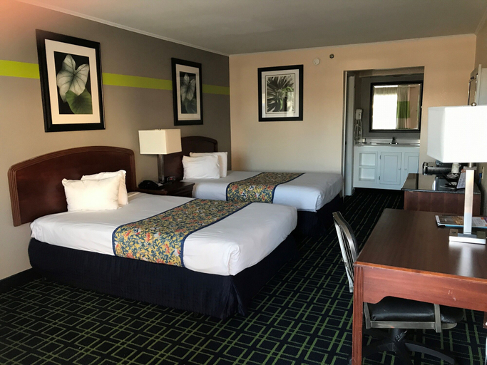 Bedroom 3, Magnuson Hotel Virginia Beach, Virginia Beach