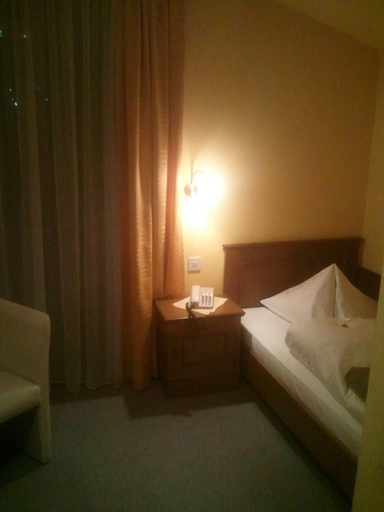 Bedroom 2, Ferienhotel Knollhof, Liezen