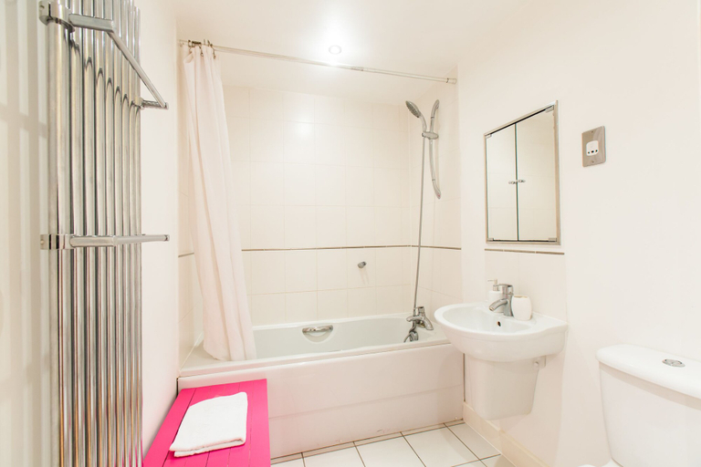 Bathroom 4, Austin David Apartments - Tourist Pad, London