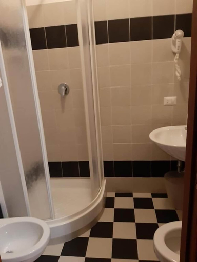 Bathroom 5, Central Station Inn - Hostel, Roma