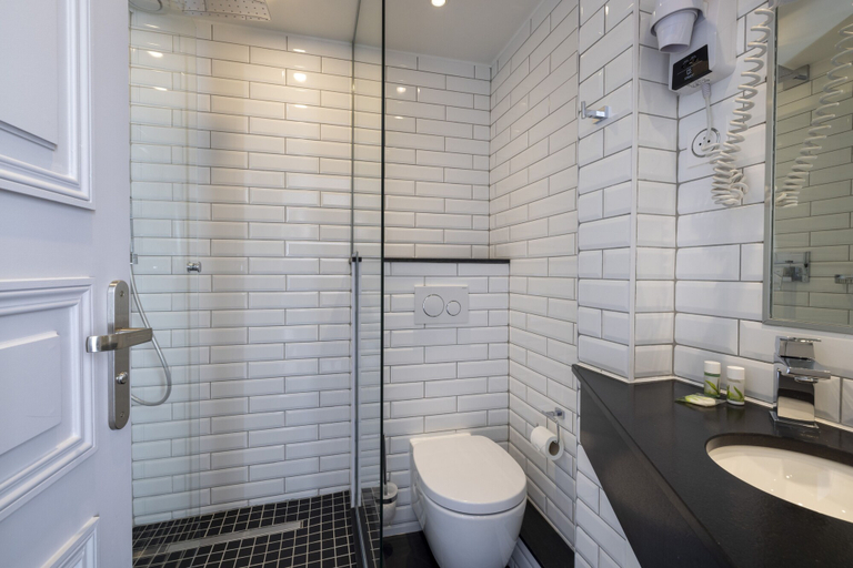 Bathroom 4, Hotel Pavillon Monceau by Happy Culture, Paris