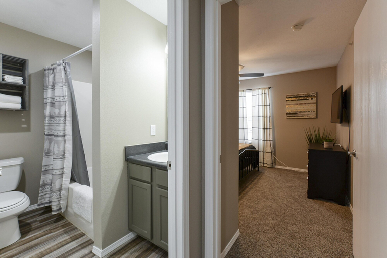 Bathroom 4, Serenity Now, Taney