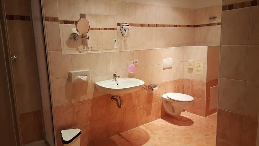 Bathroom 5, Hotel Altastenberg, Hochsauerlandkreis