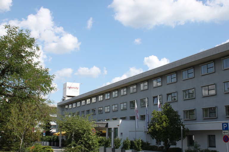 Exterior & Views 15
