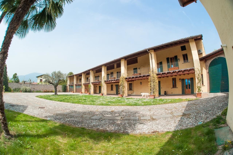 Exterior & Views 2, Agriturismo Villa Antonella, Brescia