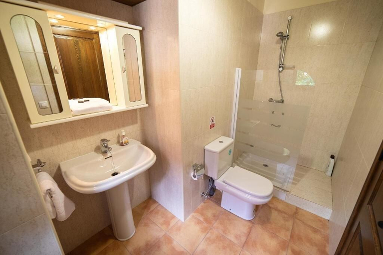 Bathroom 3, Mas Vedruna, Girona