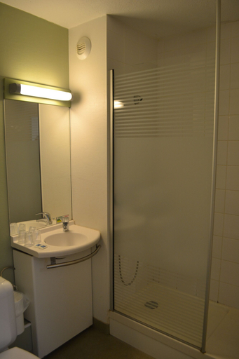 Bathroom 5, ibis budget Agen, Lot-et-Garonne