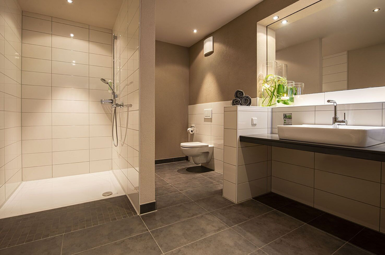 Bathroom 4, Müllers Landhotel, Aschaffenburg