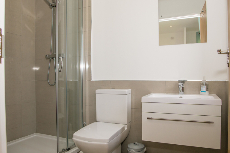 Bathroom 3, Stoneleigh Village, Devon