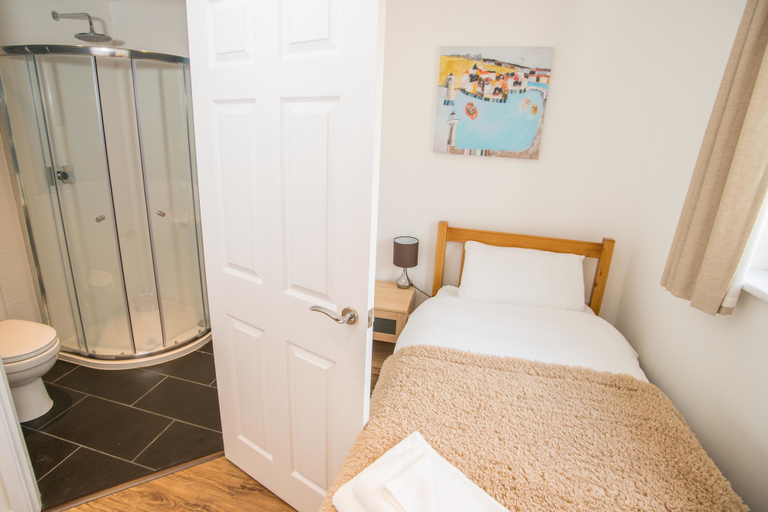 Bedroom 2, Stoneleigh Village, Devon