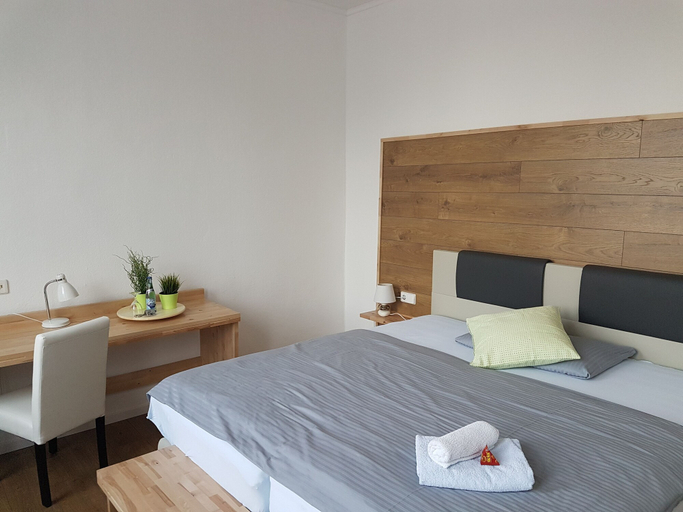 Bedroom 4, Bennett's Restaurant & Hotel, Gifhorn