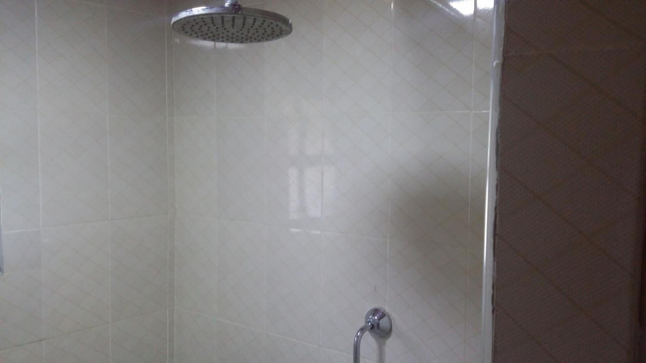 Bathroom 4, Maili Saba Camp, Bahati