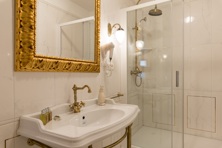 Bathroom 4, Central Square Heritage Hotel, Split