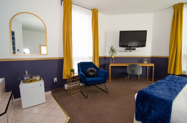 Others 5, Hotel Dorion, Montréal