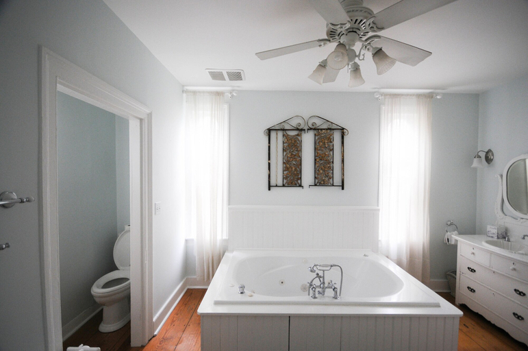 Bathroom 4, The Gables of Rhinebeck Inn, Dutchess