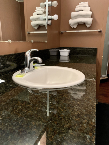 Bathroom 5, Stevenson's Inn, Placer